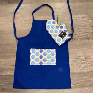 Apron with kitchen glove.